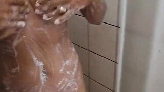 Acqua e sale - Moglie sotto la doccia