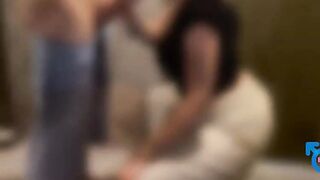 Mia moglie mi fa un bocchino in cantina