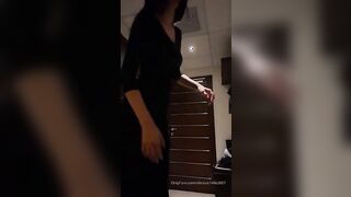 Alessia mostra il culo e le sue tette