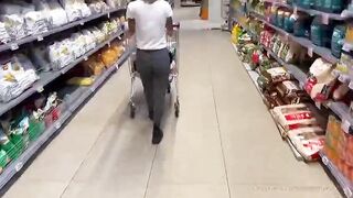 Si conoscono al supermercato e vanno subito a scopare OF