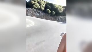 Mi dai un passaggio? Scopata in moto