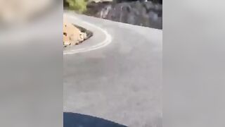 Mi dai un passaggio? Scopata in moto