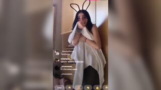 Per la seconda volta ops tette in live