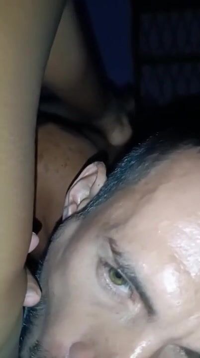 Diciottenne Thailandese troia leccata di fica e sesso