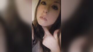 Riccardo me la dai la sborra? Mi riempi di sborra questo visino amore