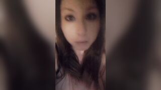 Riccardo me la dai la sborra? Mi riempi di sborra questo visino amore