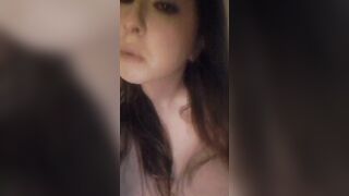 Riccardo me la dai la sborra? Mi riempi di sborra questo visino amore