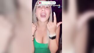 Fica bionda italiana in discoteca