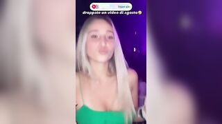 Fica bionda italiana in discoteca