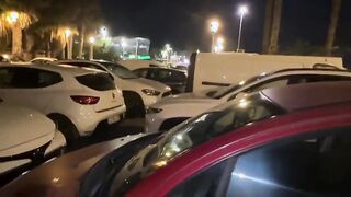Succhio il cazzo nel parcheggio a sconosciuto