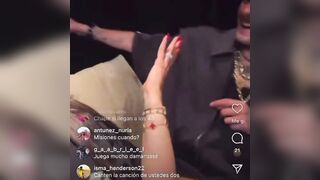 Wanda Nara slingua con ragazzo del 2000