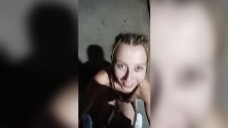 Nu nu poco poco m'aggia pija guagliò - Pompino moglie napoletana all'aperto