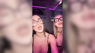 Bacini lesbo ragazze italiane