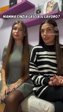 Elisa Esposito annuncia che anche sua mamma aprirà Onlyfans