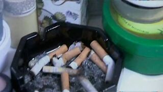 Asia Argento si depila in bagno nuda