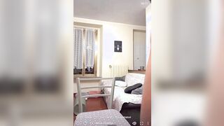 Alessia ma i tuoi lo sanno che sei una maiala?