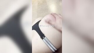 Ambr4 spompina il cazzo a due ragazzi OF - SEI PROPRIO UNA TROIA VERA