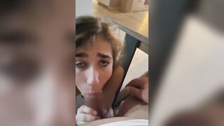 Presa a schiaffi succhia il cazzo Pompino sottomessa italiana