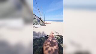 Pompino in spiaggia moglie nudista