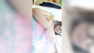 Slave italiana sottomessa tettone schiaffi e mollette sui capezzoli