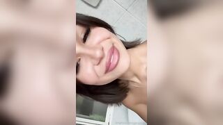 Vi0la calda tettona italiana si masturba in live OF