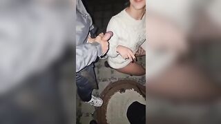 Sborratemi tutti quanti in faccia maiali Pompini a guardoni nel parcheggio