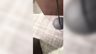 Ambra e Paolina fanno un pompino insieme a fan disabile al Calippotour