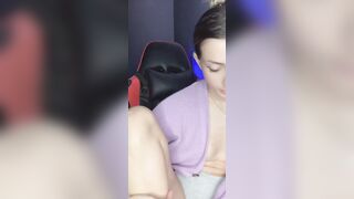 Ops tette si fa i selfie senza accorgersi di essere in live