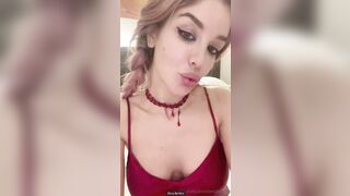 Elena Berlato si spoglia nuda OF