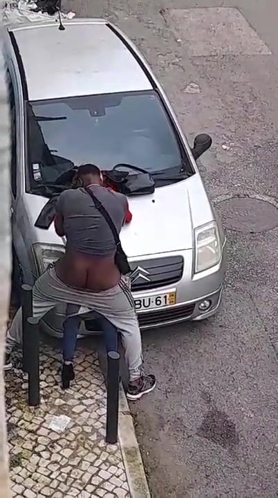 Black la scopa in strada e sentite lei come urla prendendo il cazzo