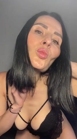 Moglie super arrapante in body nero