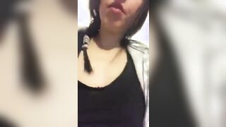 Ho il piercing alla lingua ma sulle tette non lo ho guarda