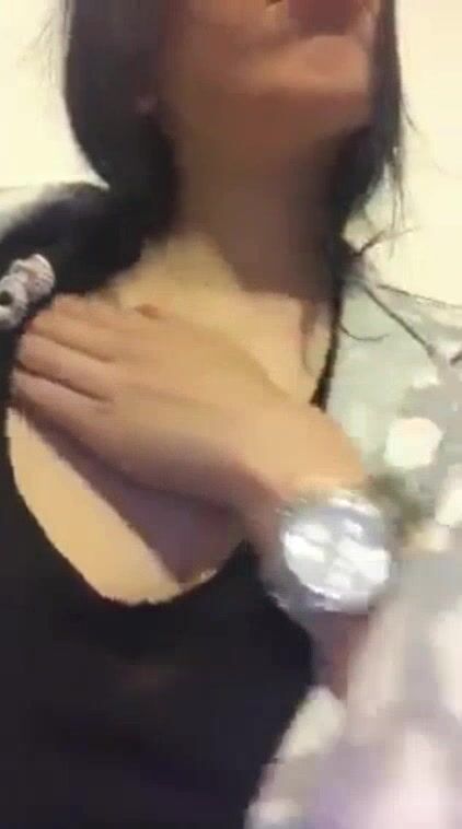 Ho il piercing alla lingua ma sulle tette non lo ho guarda