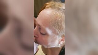 Pompino deepthroat con moglie che ingoia