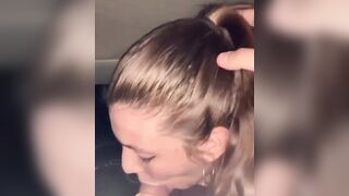 Bocchino fidanzata in macchina