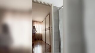 La Botto sexy in versione casalinga porca OF