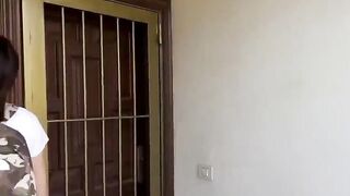 Non potevi aspettare che entravamo in casa? No lo voglio adesso