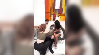 Margot e Lidia fanno un pompino al marito OF