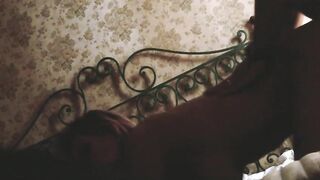 Scopo mia moglie nella camera dei suoceri