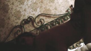 Scopo mia moglie nella camera dei suoceri