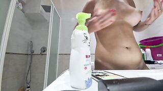 Crema sulle tette moglie italiana amatoriale