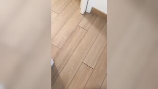 Lecca la fica alla mia donna cuck ita