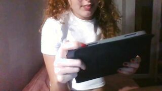 Ho i peli della fica ricci non sono lisci - Ragazza italiana mostra la topa