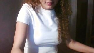 Ho i peli della fica ricci non sono lisci - Ragazza italiana mostra la topa