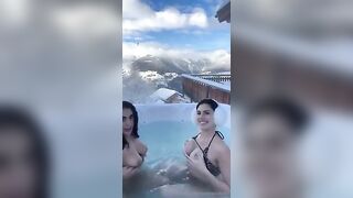Stella con amica lesbo OF CIAO BABY CI VIENI A SBATTERE IN PISCINA?