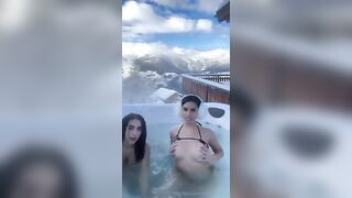 Stella con amica lesbo OF CIAO BABY CI VIENI A SBATTERE IN PISCINA?