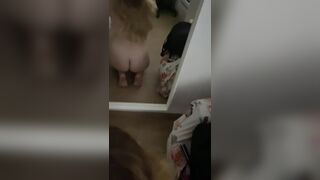 Pompino fidanzata italiana in ginocchio