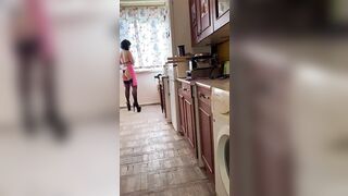 La mia cameriera troia sempre calda e disponibile - Sveltina in cucina