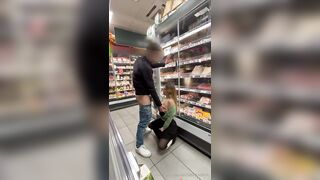 Shinra scopata da un fan al supermercato New OF