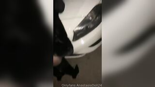 Fidanzata bionda italiana pompino e scopata sul cofano della macchina OF